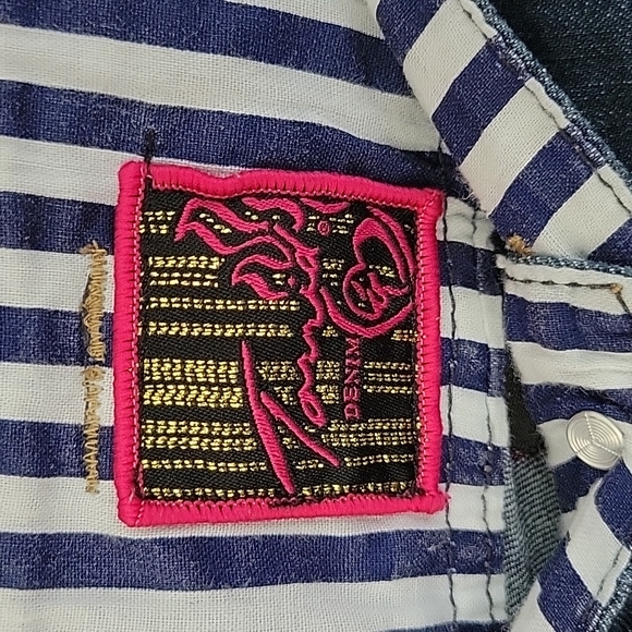 Torrid HI waist pleated dark denim shorts. - Picture 2 of 7